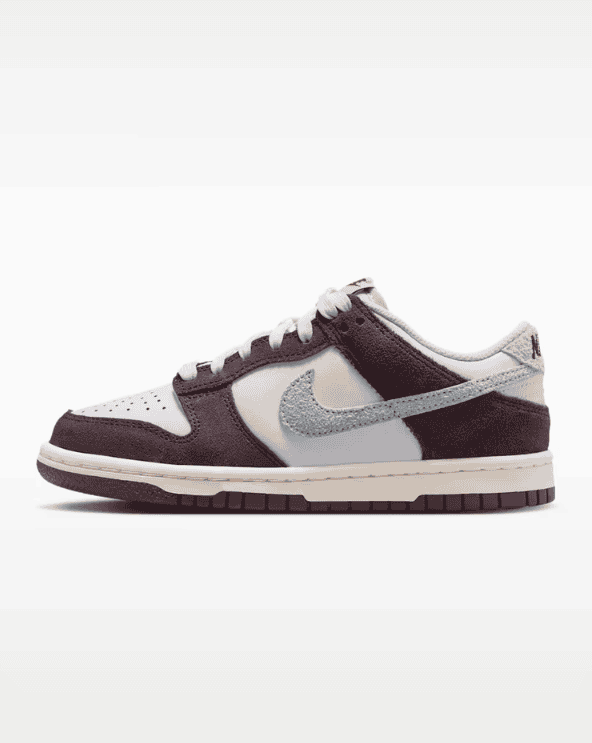 Nike Dunk Low SE Sneakers